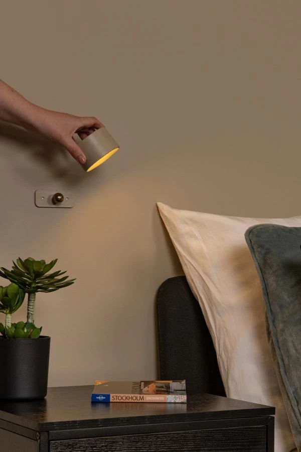 Lucide JOLAN - wiederaufladbare Schreibtischlampe/Klemmleuchte/Wandleuchte - Akku/Batterie - LED Dim to warm - 1x3,5W 2700K/5700K - Taupe - Atmosphäre 3